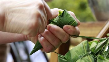 People make Zongzi to greet upcoming Dragon Boat Festival across China